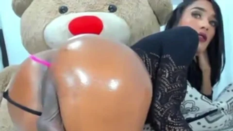 lustful Ts Shows Off Her butt