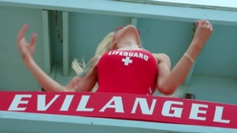 Kurdupel: Sizzling Hot Shemale Action