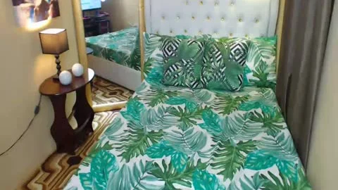 Smoking lusty shemale Jerk Her 10-Pounder Gently