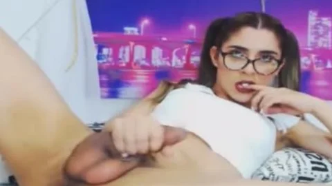 shelady Looks Like A yummy Secretary