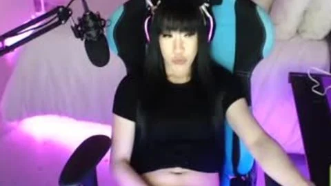 So Many Messy cum Squirts From filthy Pinay tranny