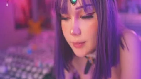 Cosplay shemale Princess Toying Her butthole And engulfing big Didlo