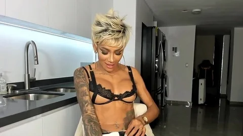 funny shemale Entertains Herself With Her Audience