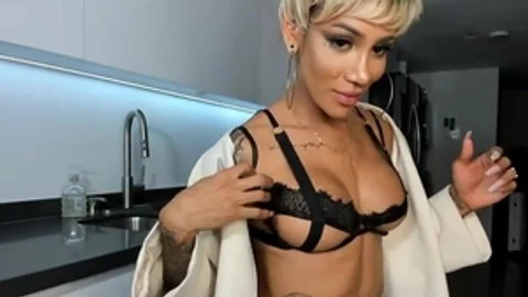 funny shemale Entertains Herself With Her Audience