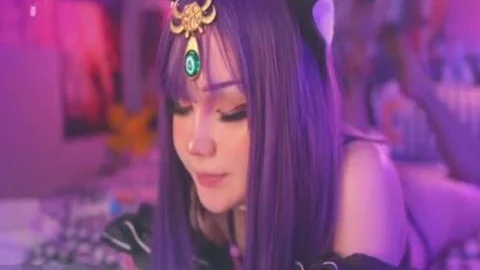 perfect Blondelashe's 19 Breaking Her booty